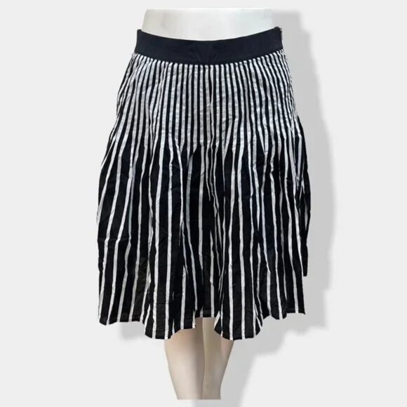 Maeve Anthropologie Remy Black & White Striped Pleated Mini Skirt Size 8 - Picture 2 of 5